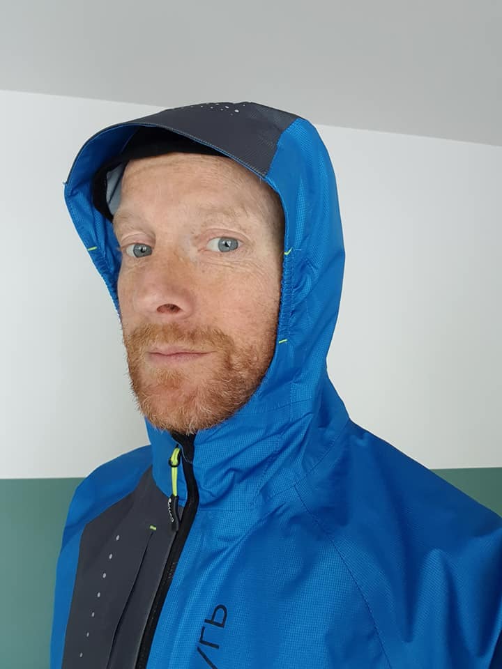 https://ultrarunningcommunity.com/images/Clothing/cimalp_jacket/cimalpjackethood.jpg