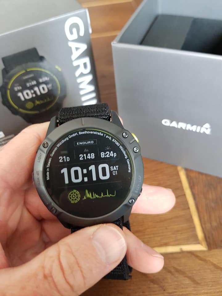 Garmin enduro discount vs forerunner 945